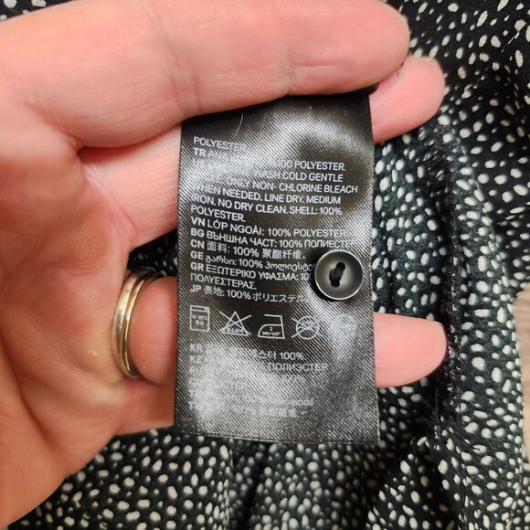 H&M Womens Size 14 Blouse Black White Button Front Collared Curved Hem - Picture 12 of 15